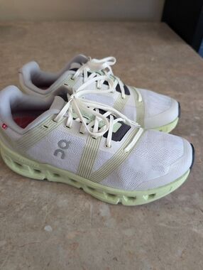 On Cloudgo Swiss ®Engineering Grey/Lime Running Cushioned Shoes Women's Size 8.5